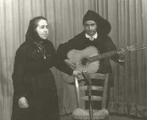 Maria Rosa Punzurudu e Anghelu Taras nel 1957